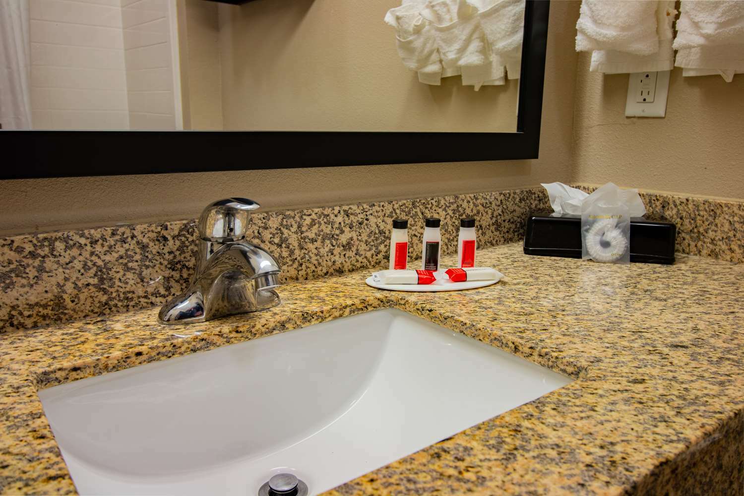 Surestay Plus Hotel By Best Western Owasso Tulsa North Стая снимка