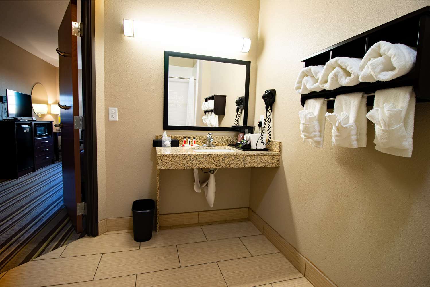 Surestay Plus Hotel By Best Western Owasso Tulsa North Стая снимка